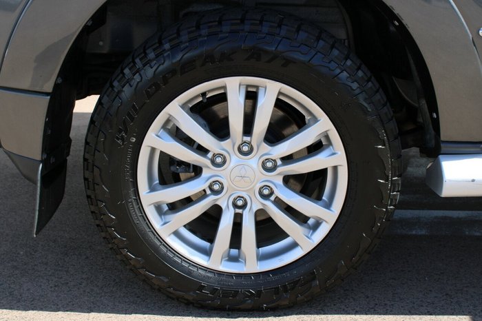 2013 Mitsubishi Pajero