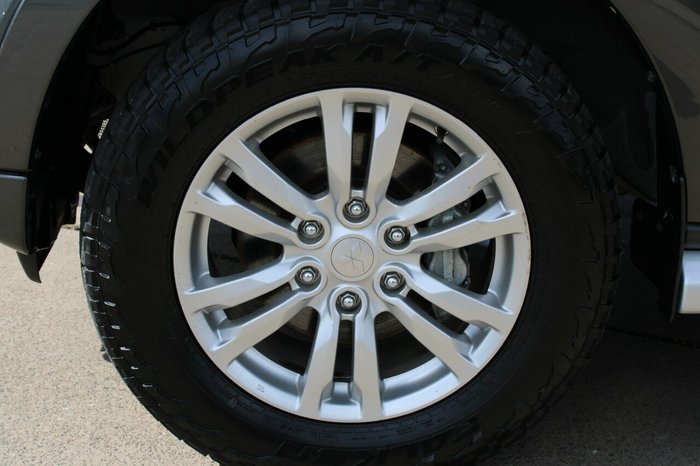 2013 Mitsubishi Pajero
