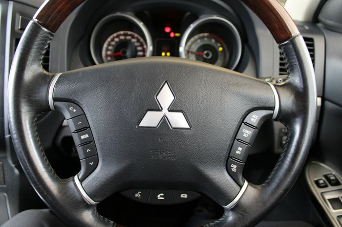 2013 Mitsubishi Pajero