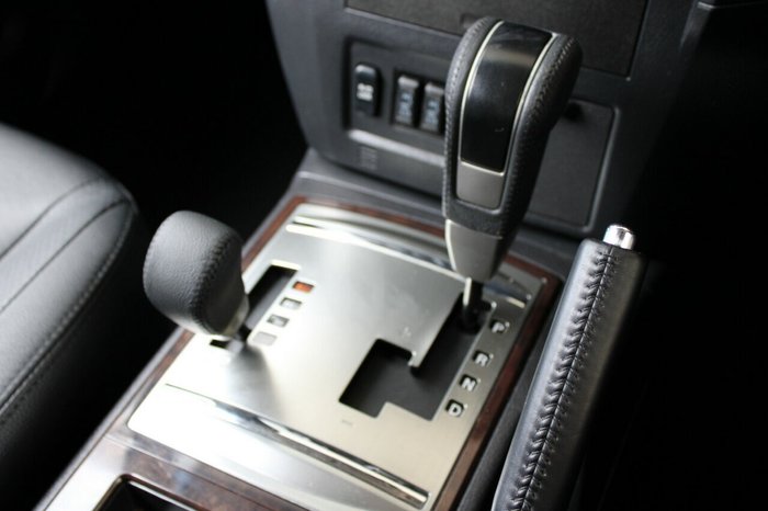 2013 Mitsubishi Pajero