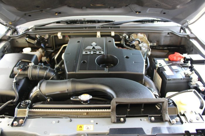 2013 Mitsubishi Pajero