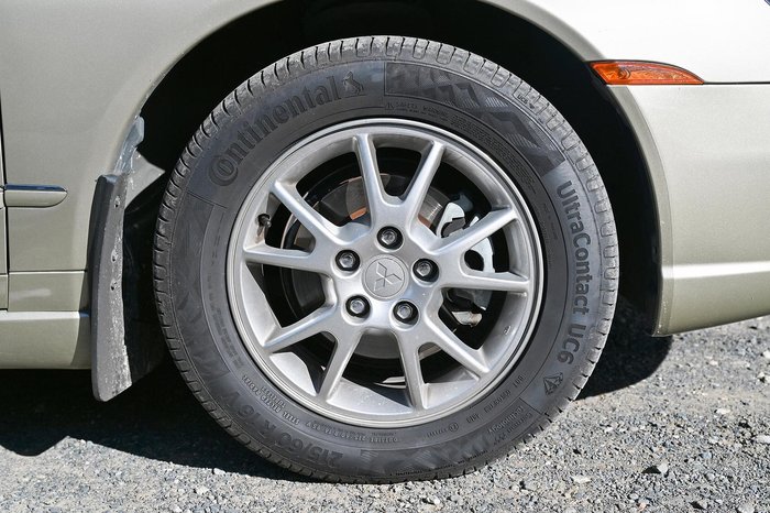 2004 Mitsubishi Verada Ei KW Gold