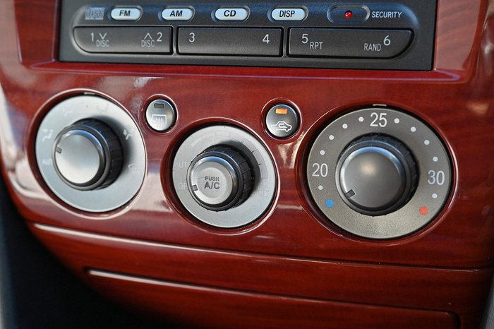 2004 Mitsubishi Verada Ei KW Gold