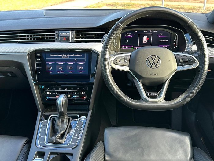 2022 Volkswagen Passat 206TSI R-Line