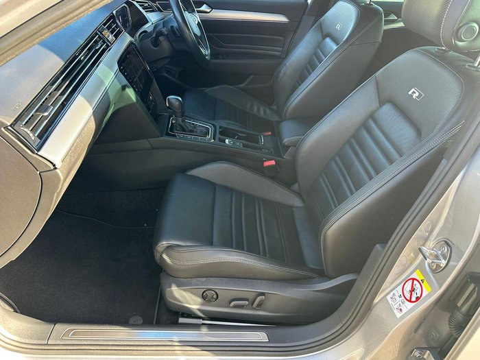 2022 Volkswagen Passat 206TSI R-Line