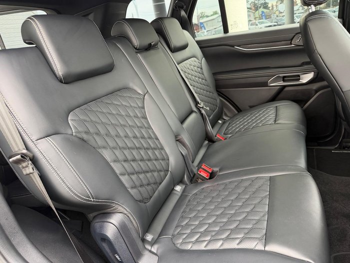 2024 Ford Everest Platinum