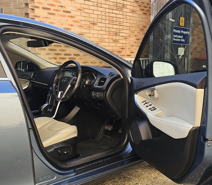 2013 Volvo V40 T4 Luxury MY13 Caspian Blue