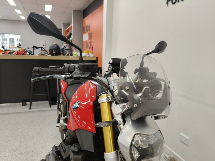 2017 BMW Motorrad R1200R Red