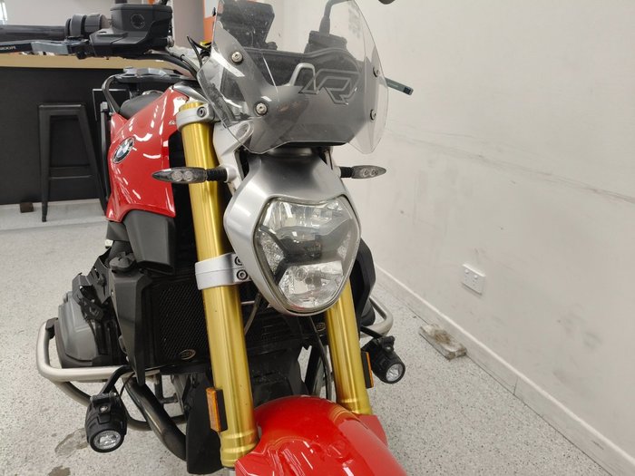 2017 BMW Motorrad R1200R Red