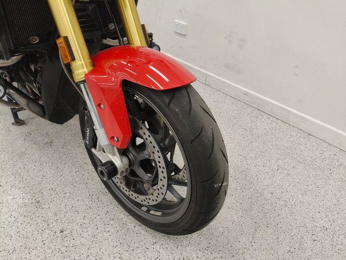 2017 BMW Motorrad R1200R Red