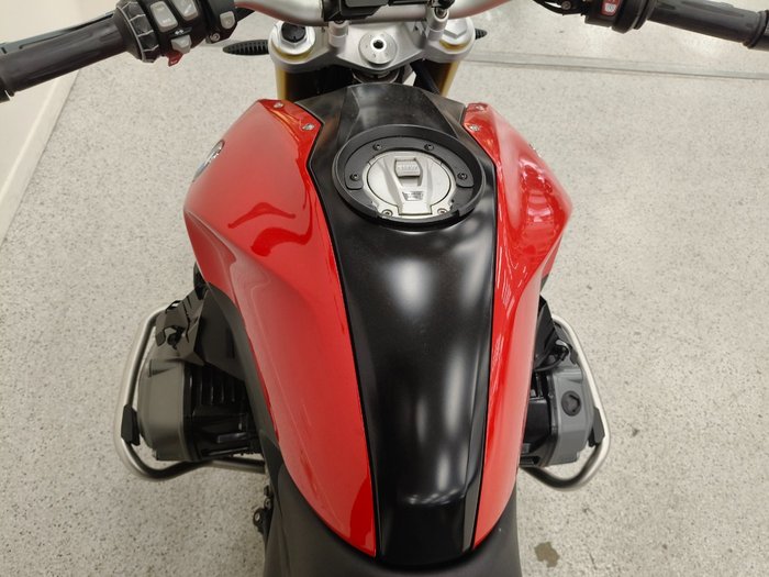 2017 BMW Motorrad R1200R Red