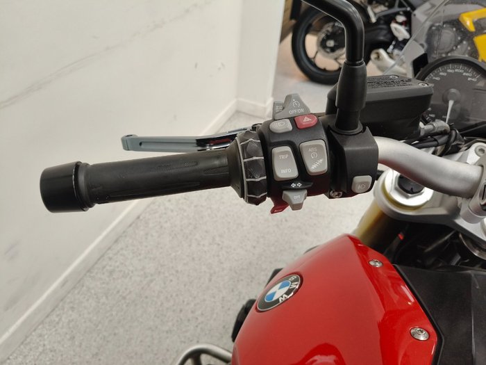 2017 BMW Motorrad R1200R Red