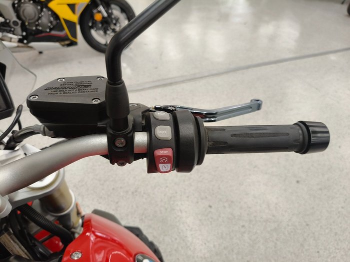 2017 BMW Motorrad R1200R Red