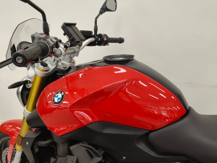 2017 BMW Motorrad R1200R Red