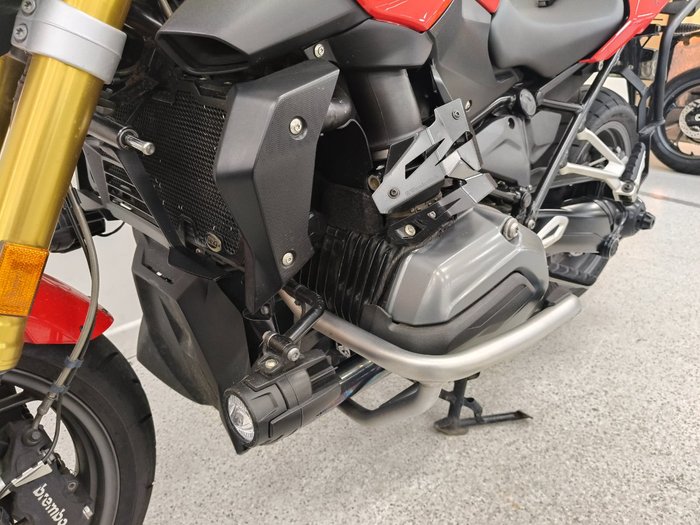 2017 BMW Motorrad R1200R Red