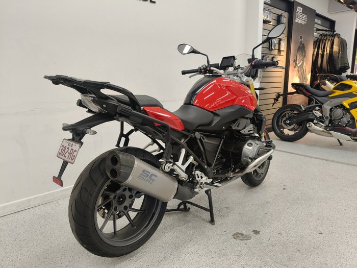 2017 BMW Motorrad R1200R Red