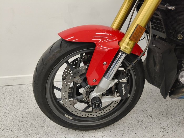 2017 BMW Motorrad R1200R Red