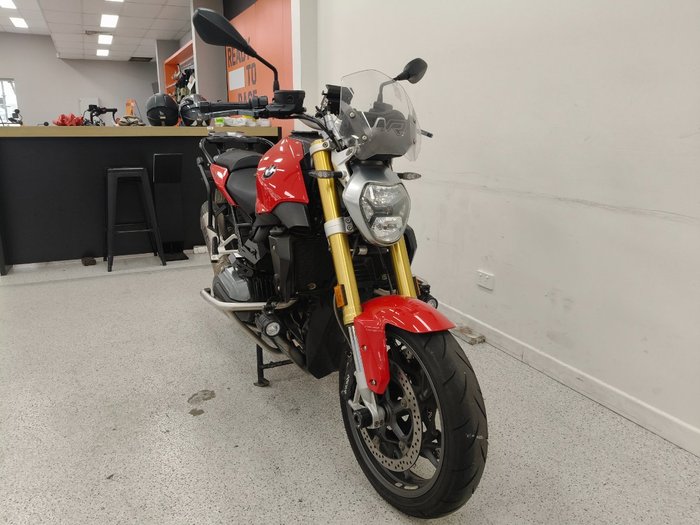 2017 BMW Motorrad R1200R Red