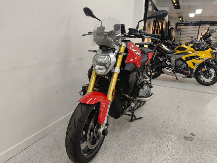 2017 BMW Motorrad R1200R Red