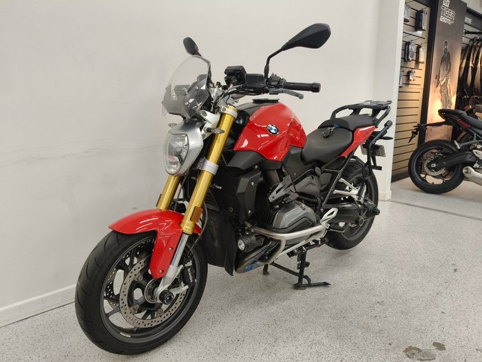 2017 BMW Motorrad R1200R Red
