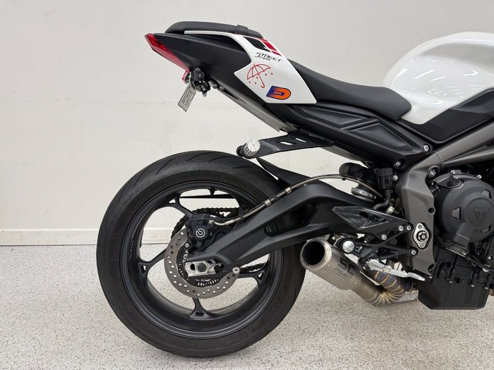 2022 Triumph STREET TRIPLE S 660 LAMS White