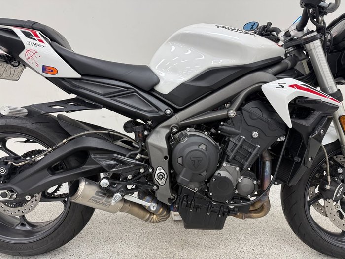 2022 Triumph STREET TRIPLE S 660 LAMS White