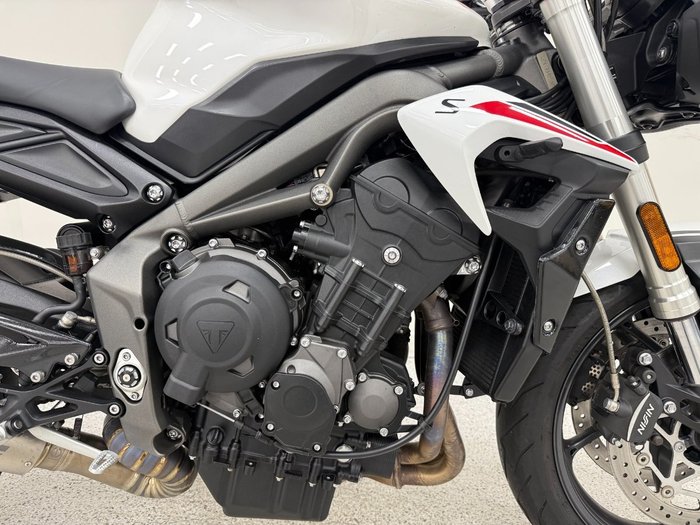 2022 Triumph STREET TRIPLE S 660 LAMS White
