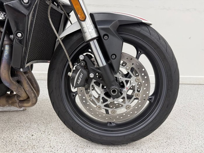 2022 Triumph STREET TRIPLE S 660 LAMS White