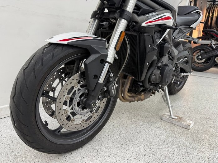 2022 Triumph STREET TRIPLE S 660 LAMS White