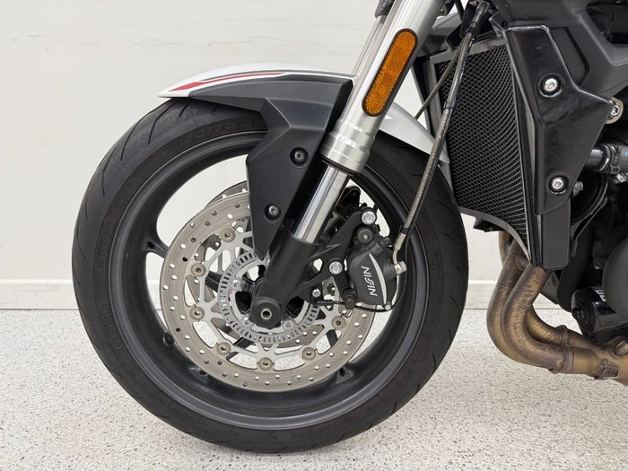 2022 Triumph STREET TRIPLE S 660 LAMS White