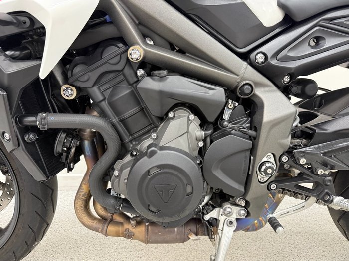 2022 Triumph STREET TRIPLE S 660 LAMS White