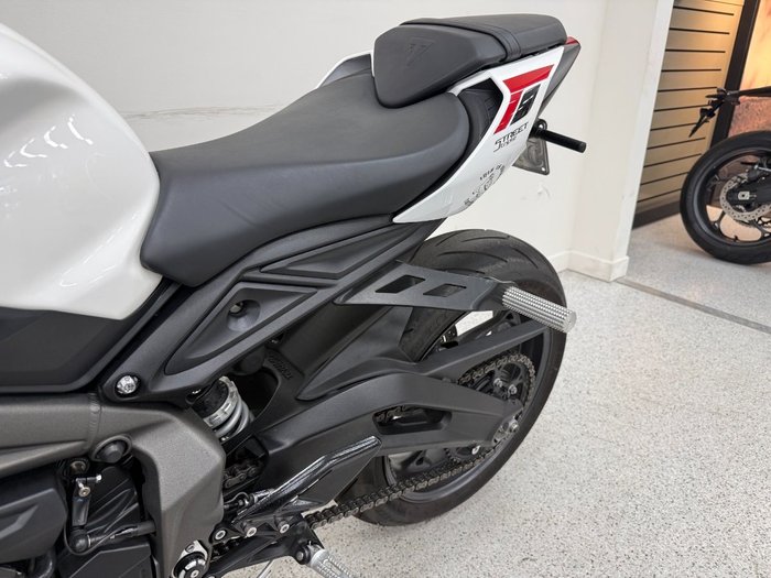 2022 Triumph STREET TRIPLE S 660 LAMS White
