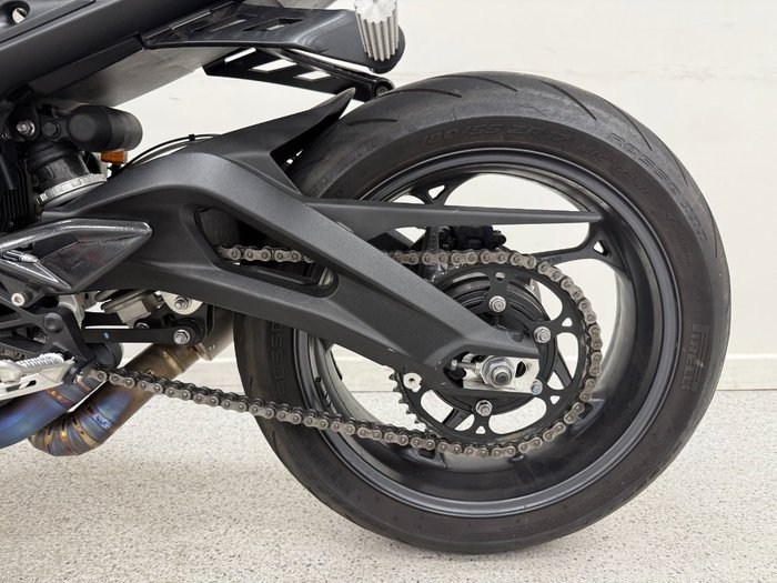 2022 Triumph STREET TRIPLE S 660 LAMS White