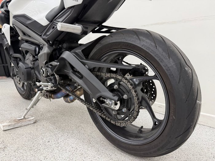 2022 Triumph STREET TRIPLE S 660 LAMS White