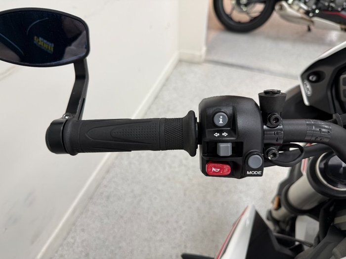 2022 Triumph STREET TRIPLE S 660 LAMS White