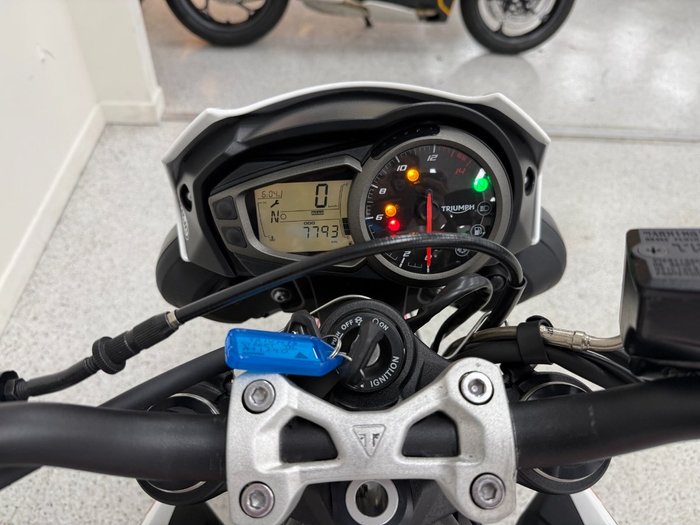 2022 Triumph STREET TRIPLE S 660 LAMS White