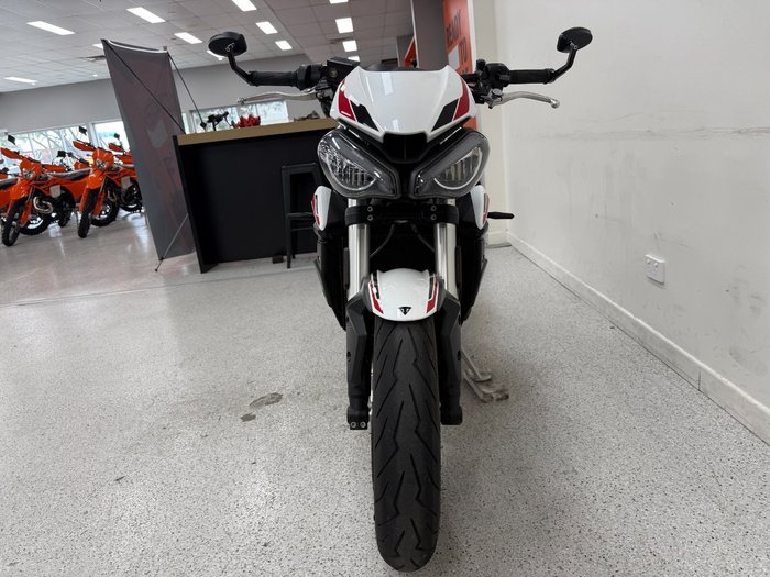 2022 Triumph STREET TRIPLE S 660 LAMS White
