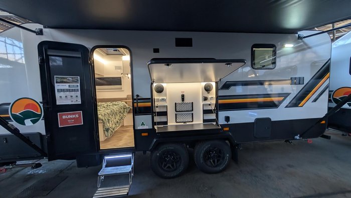 2026 Traveller Track 18' Bunk Save $8,299 Was $82,990