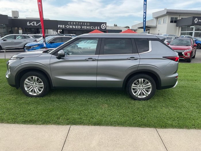 2023 Mitsubishi Outlander LS