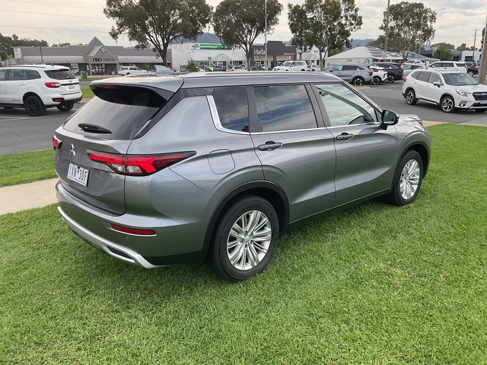 2023 Mitsubishi Outlander LS