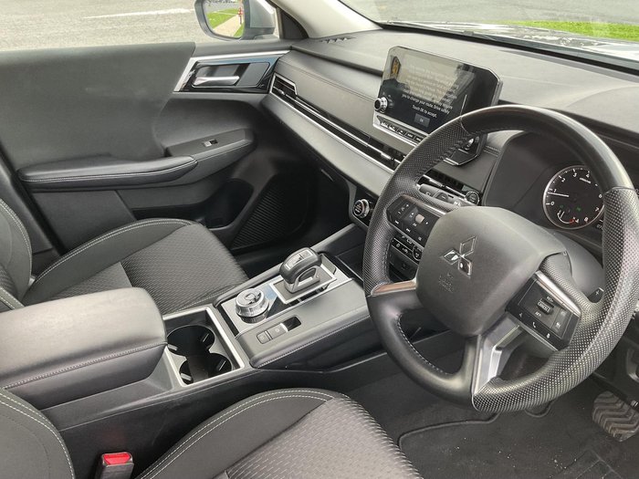 2023 Mitsubishi Outlander LS