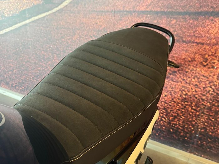 2026 Triumph Tracker 400 Tracker Black