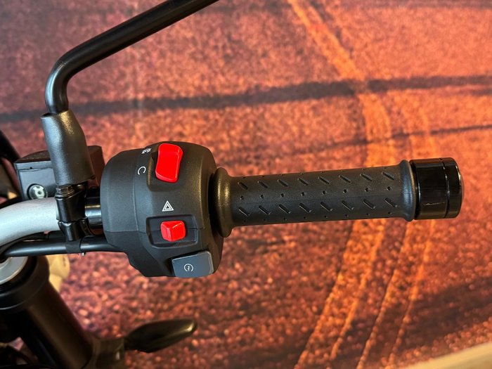 2026 Triumph Tracker 400 Tracker Black