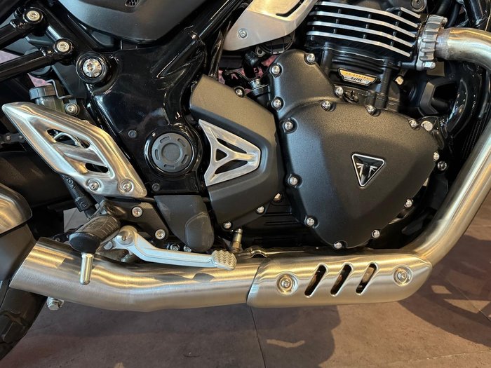 2026 Triumph Tracker 400 Tracker Black