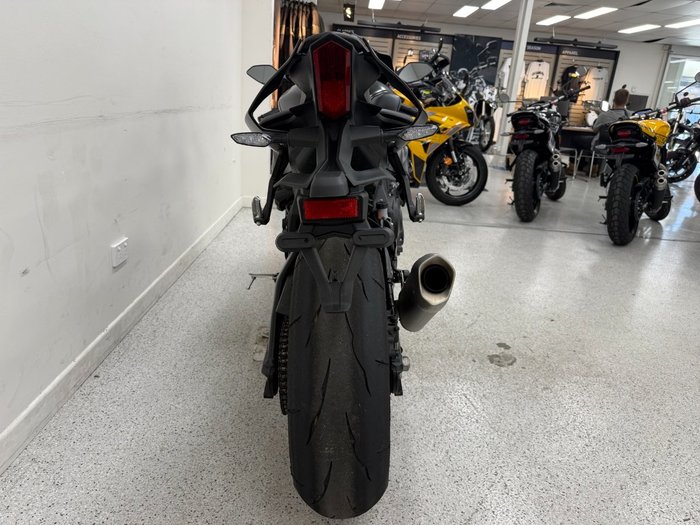 2025 YAMAHA YZF-R1 Black