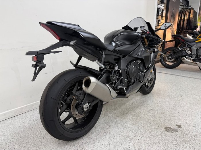 2025 YAMAHA YZF-R1 Black