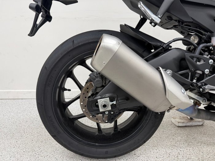 2025 YAMAHA YZF-R1 Black