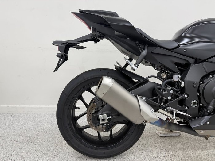 2025 YAMAHA YZF-R1 Black