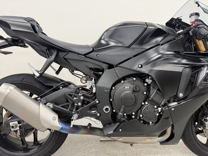 2025 YAMAHA YZF-R1 Black