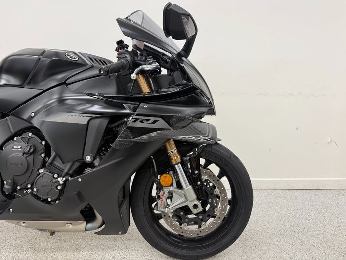 2025 YAMAHA YZF-R1 Black